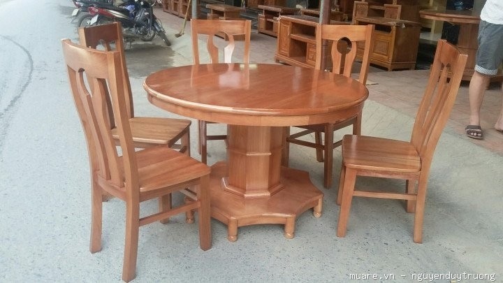 Mẫu bàn tròn bằng gỗ sồi Nga